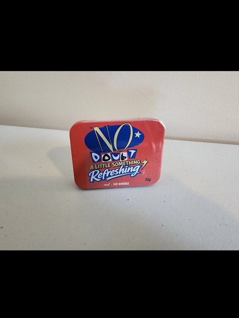 NO DOUBT A Little Something Refreshing Tin - Red